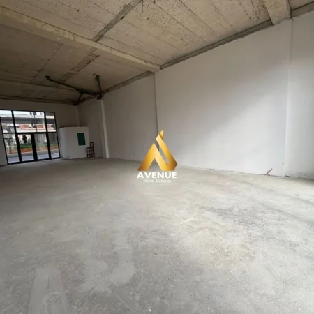 Tirane, jepet me qera ambjent biznesi Kati 0, 130 m² 600 € (rruga teuta)