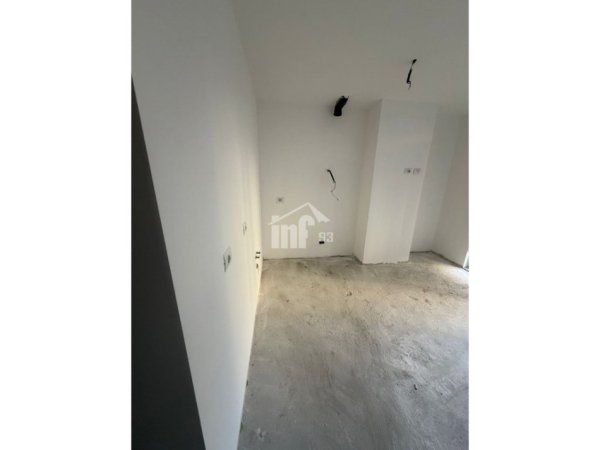 Tirane, jepet me qera apartament 1+1 Kati 1, 48 m² 550 € (PRANË RRUGËS “MYSLYM SHYRI”)