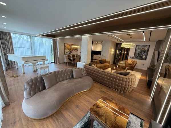 Tirane, jepet me qera apartament 3+1 , 