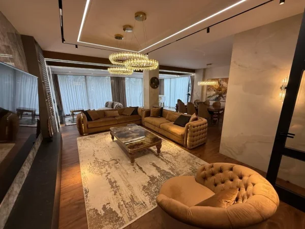 Tirane, jepet me qera apartament 3+1 , 
