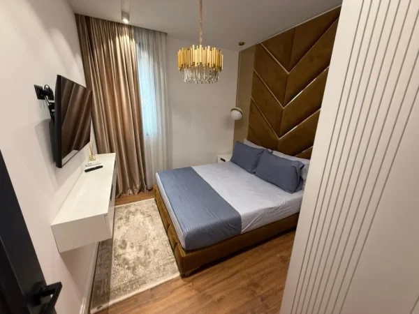 Tirane, jepet me qera apartament 3+1 , 