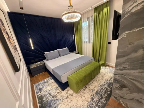 Tirane, jepet me qera apartament 3+1 , 