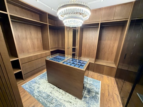 Tirane, jepet me qera apartament 3+1 , 