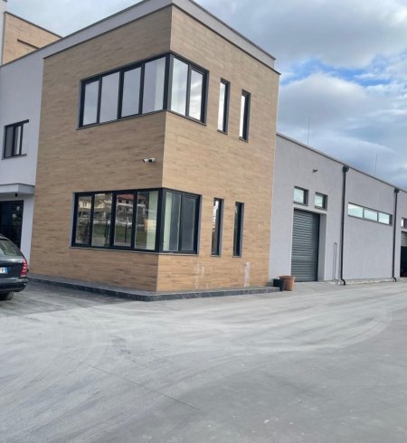 Tirane, jepet me qera Kati 0, 200 m² 1.000 € (PRUSH)