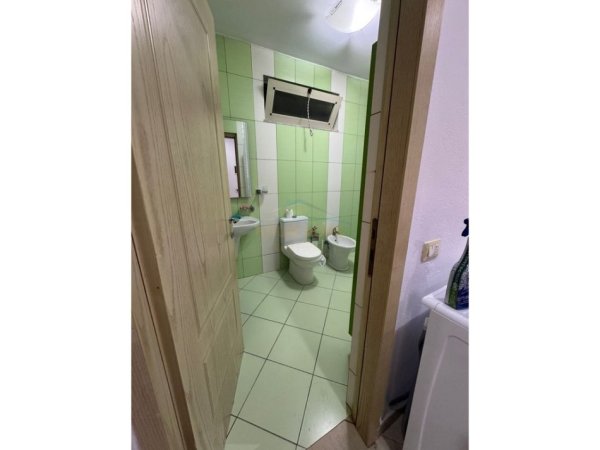 Tirane, jepet me qera apartament 3+1 Kati 6, 87 m² 700 € (Rruga e Kavajes)