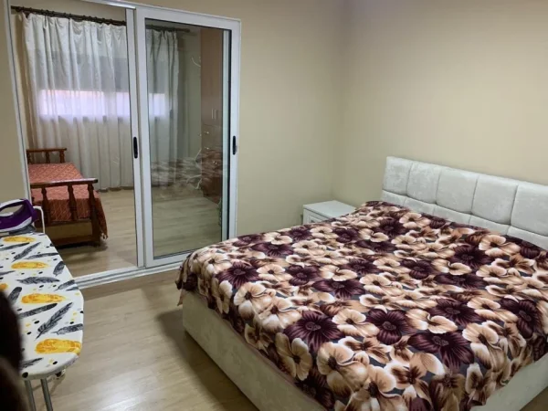 Tirane, jepet me qera apartament 1+1 Kati 3, 70 m² 500 € (Besim Zyma)