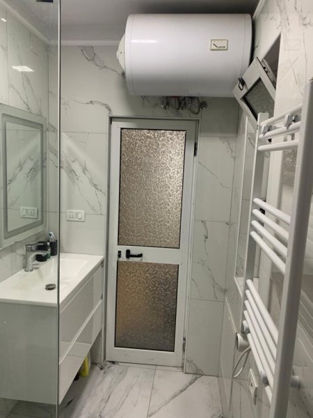 Tirane, jepet me qera apartament 1+1 Kati 3, 70 m² 500 € (Besim Zyma)