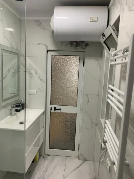 Tirane, jepet me qera apartament 1+1 Kati 3, 70 m² 500 € (Besim Zyma)