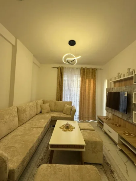Lezhe, jepet me qera apartament 2+1 Kati 1, 110 m² 550 € (Univers City)