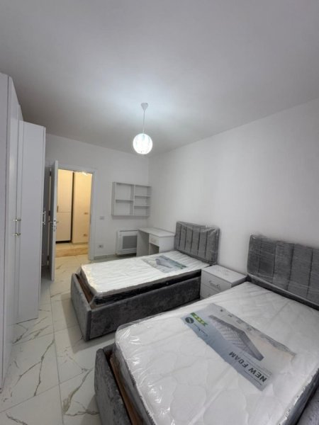 Lezhe, jepet me qera apartament 2+1 Kati 1, 110 m² 550 € (Univers City)