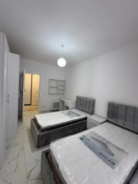Lezhe, jepet me qera apartament 2+1 Kati 1, 110 m² 550 € (Univers City)