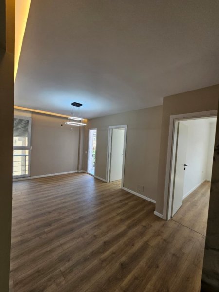 Tirane, shitet apartament 2+1+Ballkon Kati 4, 79 m² 230.000 € (Pazari i Ri)