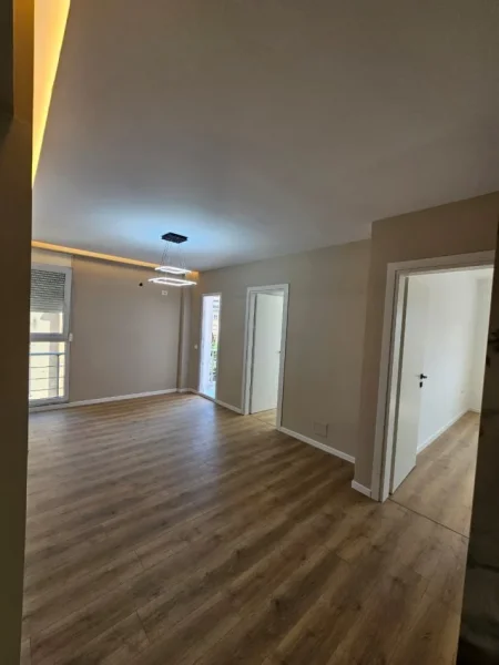 Tirane, shitet apartament 2+1+Ballkon Kati 4, 79 m² 230.000 € (Pazari i Ri)