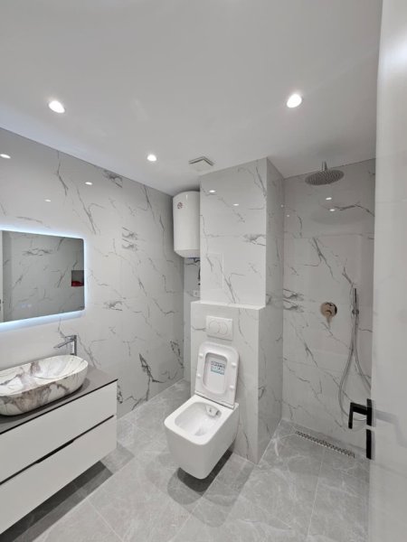 Tirane, shitet apartament 2+1+Ballkon Kati 4, 79 m² 230.000 € (Pazari i Ri)