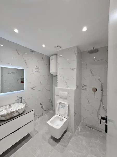 Tirane, shitet apartament 2+1+Ballkon Kati 4, 79 m² 230.000 € (Pazari i Ri)