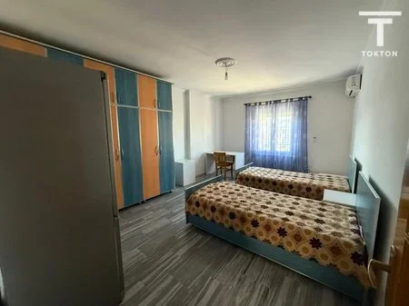 Tirane, shitet apartament 3+1 , 127 m² 209.000 € 