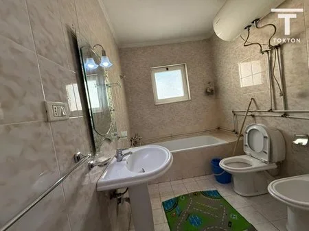 Tirane, shitet apartament 3+1 , 127 m² 209.000 € 