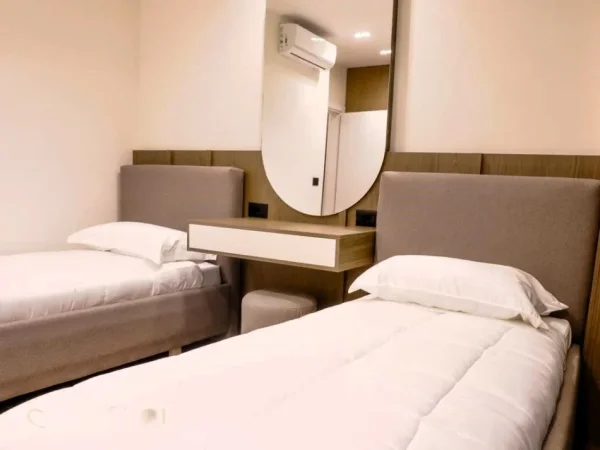 Tirane, jepet me qera apartament 2+1 Kati 5, 85 m² 1.500 € (PRANE QENDRES)