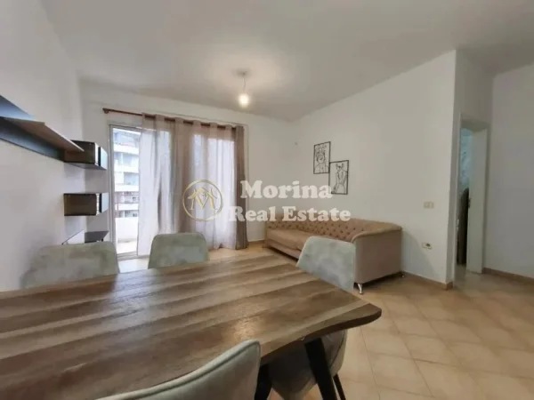 Tirane, jepet me qera apartament 1+1 Kati 3, 60 m² 400 € (Fresku)