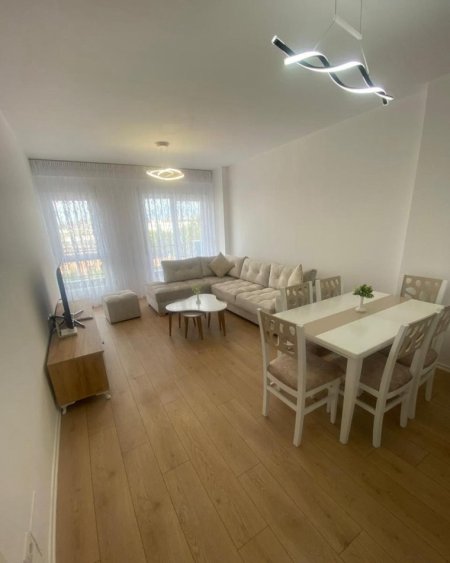 Tirane, jepet me qera apartament 1+1+Ballkon Kati 3, 72 m² 550 € (Rruga 5 Maji)