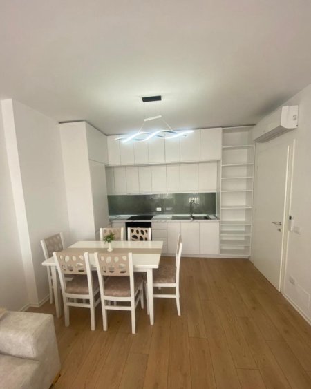 Tirane, jepet me qera apartament 1+1+Ballkon Kati 3, 72 m² 550 € (Rruga 5 Maji)