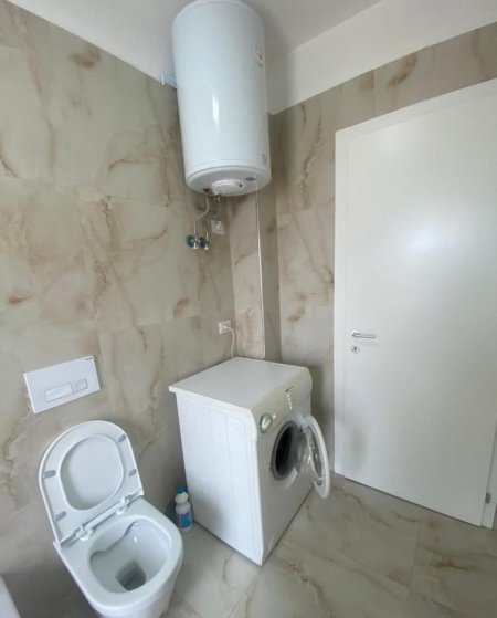 Tirane, jepet me qera apartament 1+1+Ballkon Kati 3, 72 m² 550 € (Rruga 5 Maji)