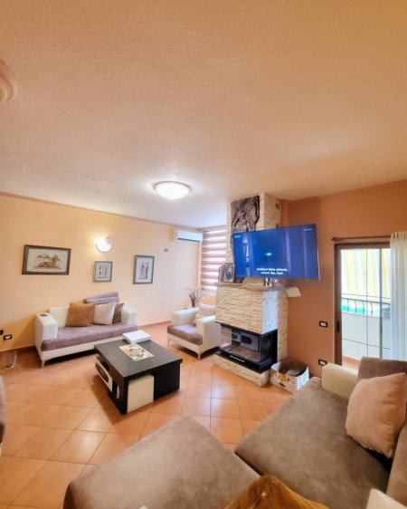 Tirane, jepet me qera apartament 3+1 Kati 4, 90 m² 1.000 € 