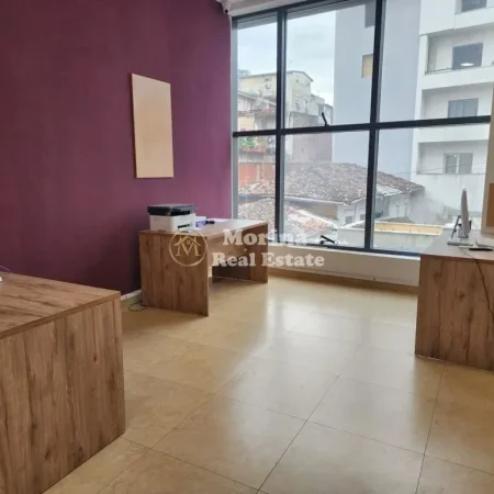 Tirane, jepet me qera ambjent biznesi Kati 2, 36 m² 470 € (Myslym Shyri)