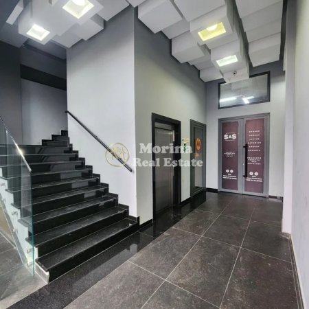 Tirane, jepet me qera ambjent biznesi Kati 2, 36 m² 470 € (Myslym Shyri)