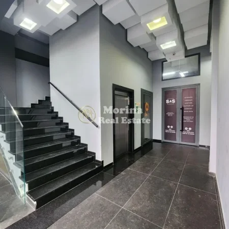 Tirane, jepet me qera ambjent biznesi Kati 2, 36 m² 470 € (Myslym Shyri)