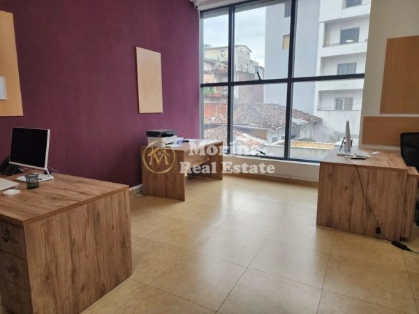 Tirane, jepet me qera ambjent biznesi Kati 2, 36 m² 470 € (Myslym Shyri)
