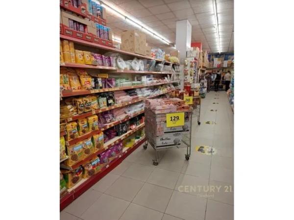 Tirane, jepet me qera ambjent biznesi , 95 m² 700 € 