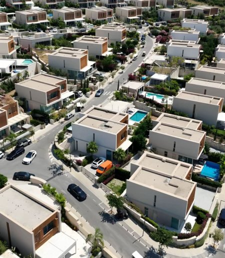 🏡 Vilë Luksoze për Shitje në Green Coast 1 – Me Pishinë Private dhe Pamje Deti | 1,630,000 €