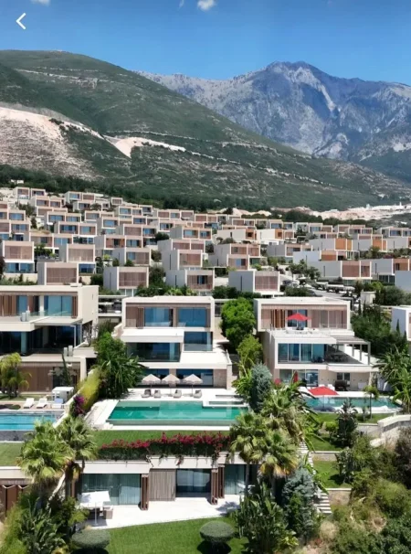 🏡 Vilë Luksoze për Shitje në Green Coast 1 – Me Pishinë Private dhe Pamje Deti | 1,630,000 €