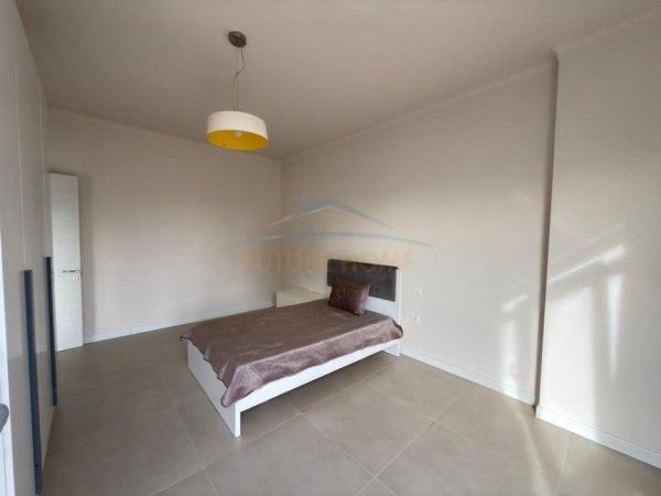 Tirane, shes apartament 2+1+Ballkon Kati 7, 118 m² 355.000 € (Komuna e Parisit)