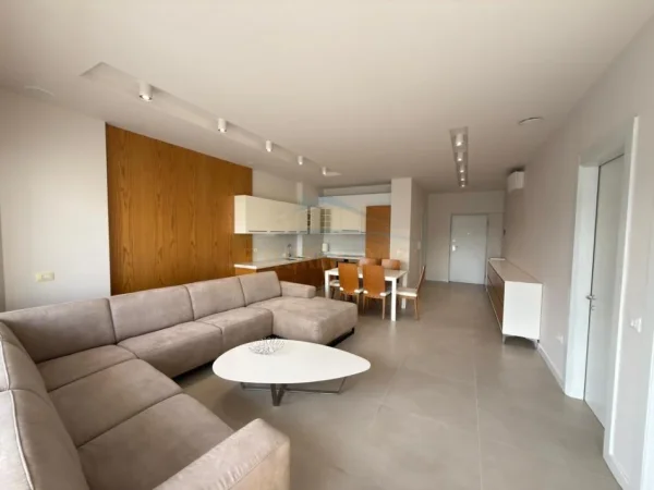 Tirane, shes apartament 2+1+Ballkon Kati 7, 118 m² 355.000 € (Komuna e Parisit)