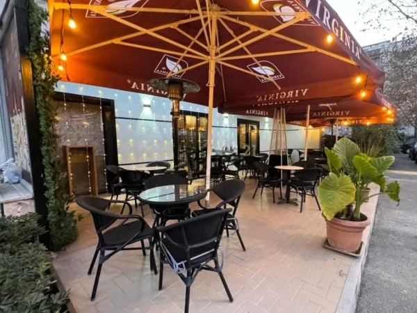 Tirane, shitet bar-resorant Kati 0, 90 m² 230.000 € (don bosco)