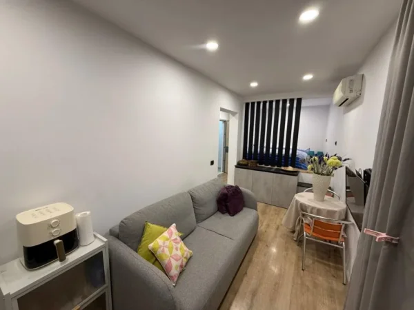 📣 QERA GARSONIERE (Papafingo) 📍 Tregu Elektirk, Prane Pedonales ✨