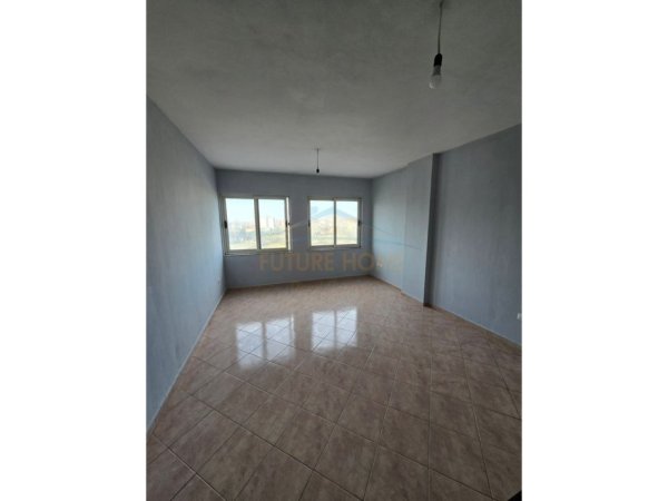 Tirane, jepet me qera apartament 1+1 Kati 4, 54 m² 330 € (Yzberisht)