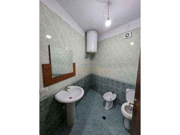 Tirane, jepet me qera apartament 1+1 Kati 4, 54 m² 330 € (Yzberisht)