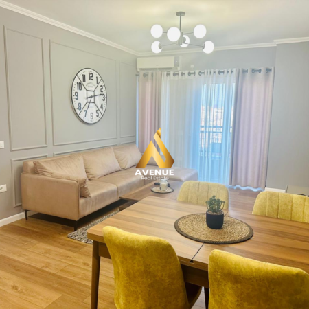 Tirane, jepet me qera apartament 2+1+Ballkon Kati 7, 90 m² 600 € (sokrat miho)