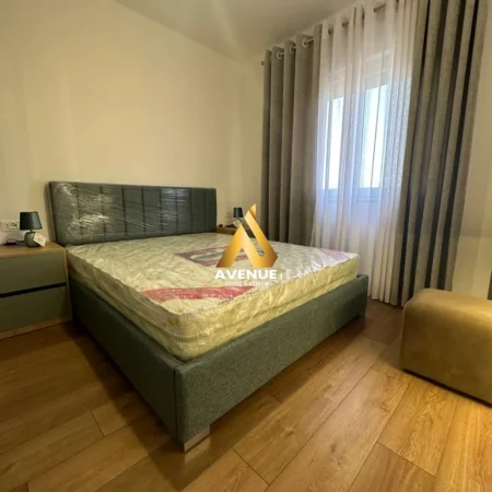 Tirane, jepet me qera apartament 2+1+Ballkon Kati 7, 90 m² 600 € (sokrat miho)