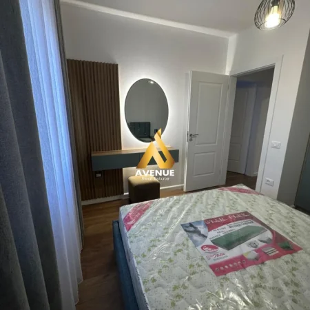 Tirane, jepet me qera apartament 2+1+Ballkon Kati 7, 90 m² 600 € (sokrat miho)