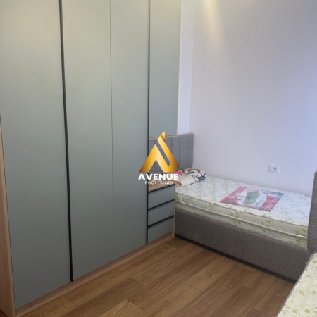 Tirane, jepet me qera apartament 2+1+Ballkon Kati 7, 90 m² 600 € (sokrat miho)