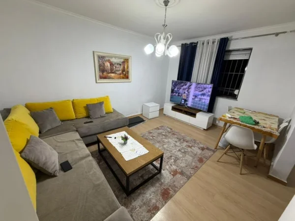 Tirane, jepet me qera 1+1 Kati 1, 500 € 