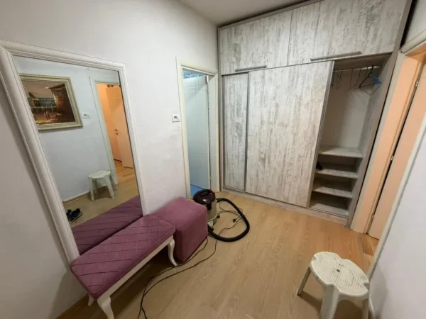 Tirane, jepet me qera 1+1 Kati 1, 500 € 