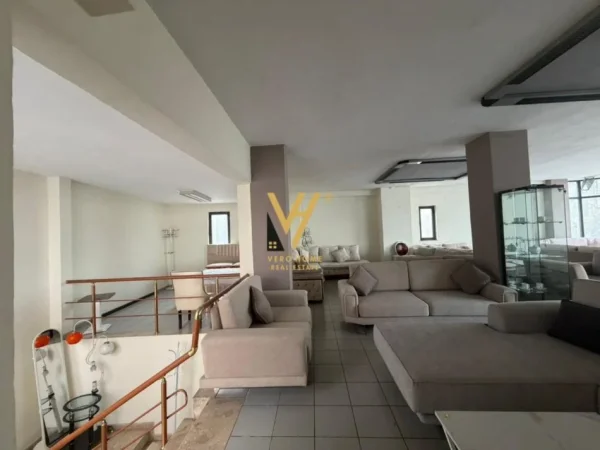 Tirane, jepet me qera ambjent biznesi Kati 0, 360 m² 7.700 € (STACIONI I TRENIT)