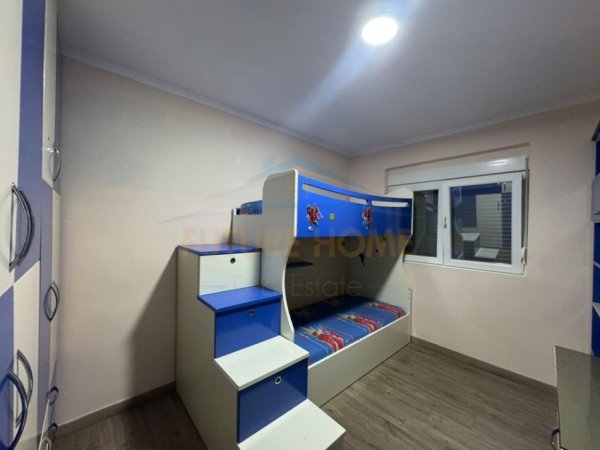 Tirane, jepet me qera apartament 2+1 Kati 5, 85 m² 470 € (Oxhaku)