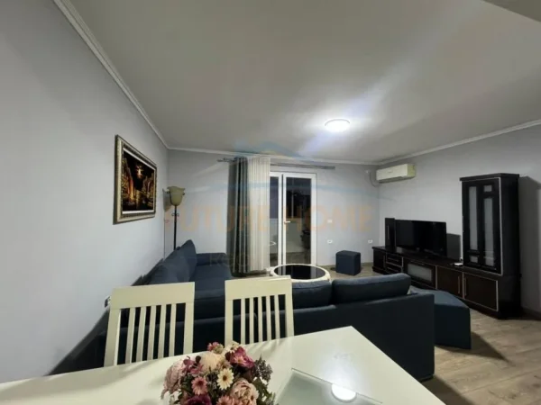 Tirane, jepet me qera apartament 2+1 Kati 5, 85 m² 436 € (Oxhaku)