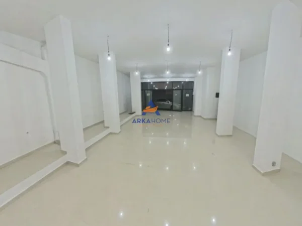 Tirane, jepet me qera ambjent biznesi Kati 0, 130 m² 1.300 € (medrese)